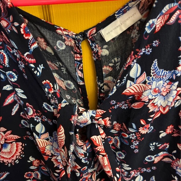 New‎ York and Company Floral Romper - Picture 2 of 4